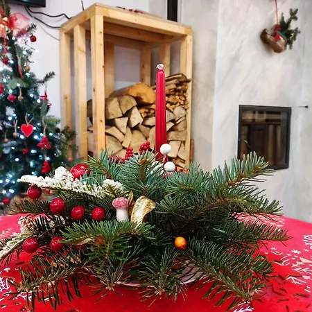 Dom W Górach Przy Szlaku